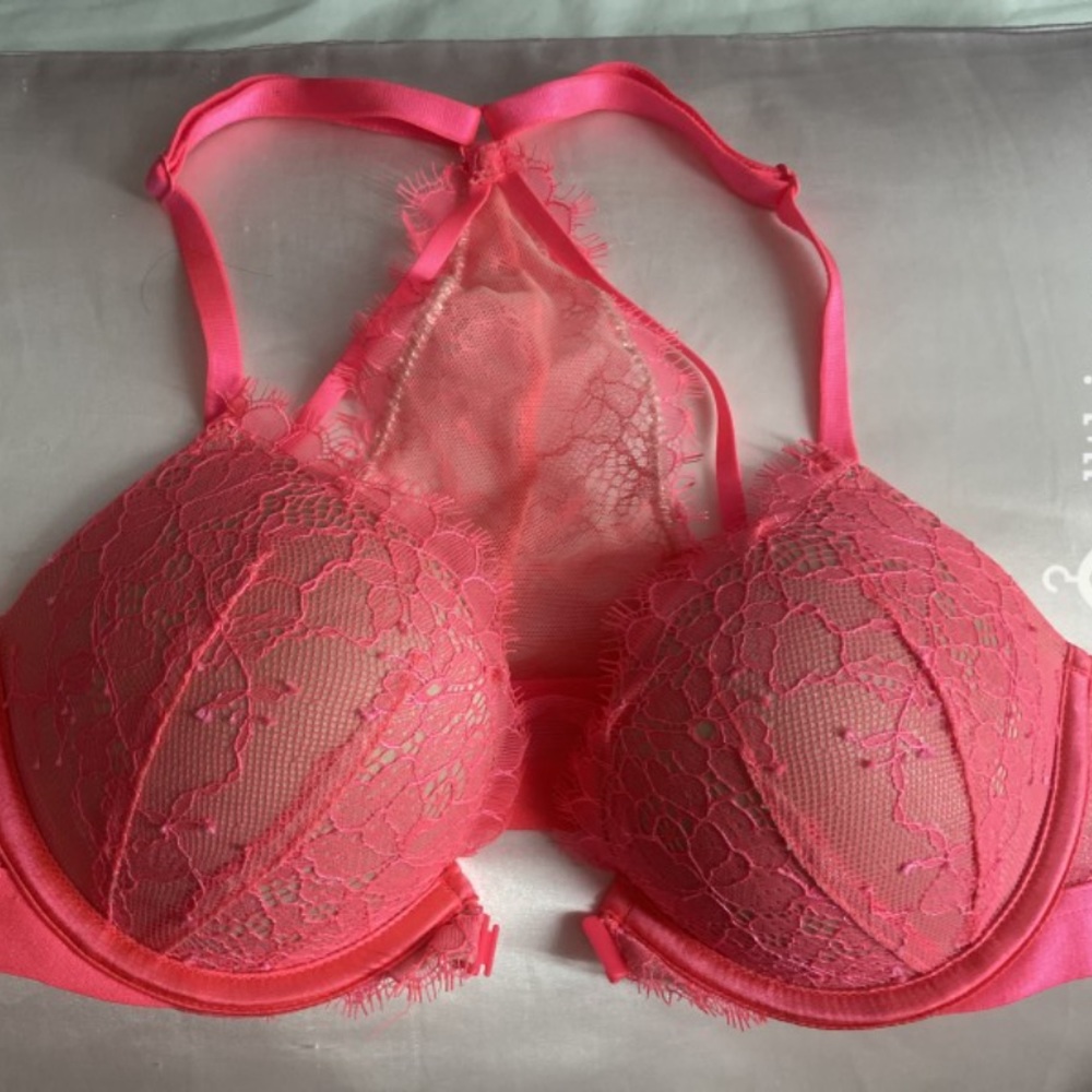 Victoria’s Secret bombshell bra